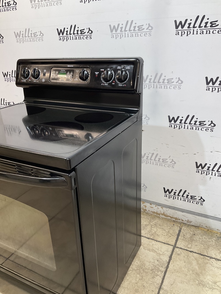 Ge Used Electric Stove 220volts (40/50 AMP) 30inches {no cord} (Black) 