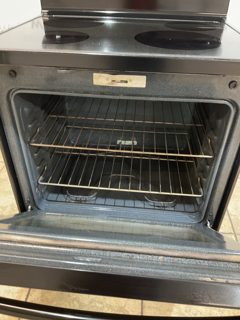 Ge Used Electric Stove 220volts (40/50 AMP) 30inches {no cord} (Black) 