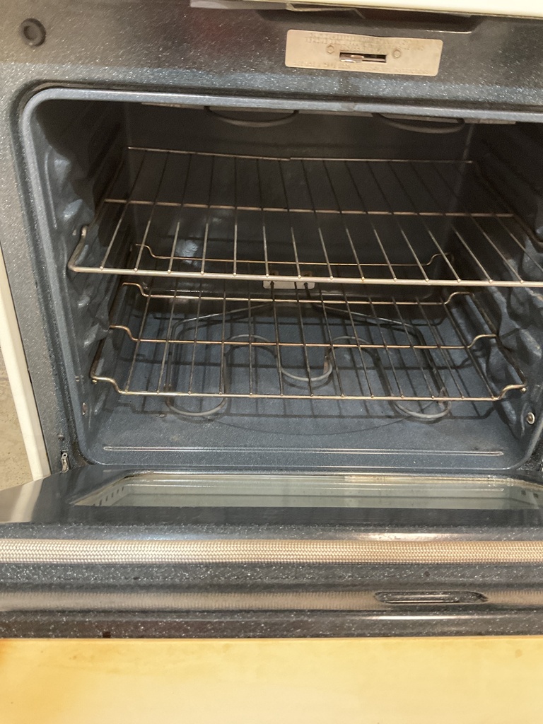 Ge Used Electric Stove 220volts (40/50 AMP) 30inches {no cord} (Bisque) 