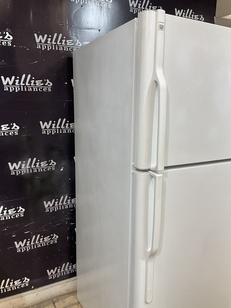 Ge Used Refrigerator Top and Bottom 30x65 1/2” (White) 