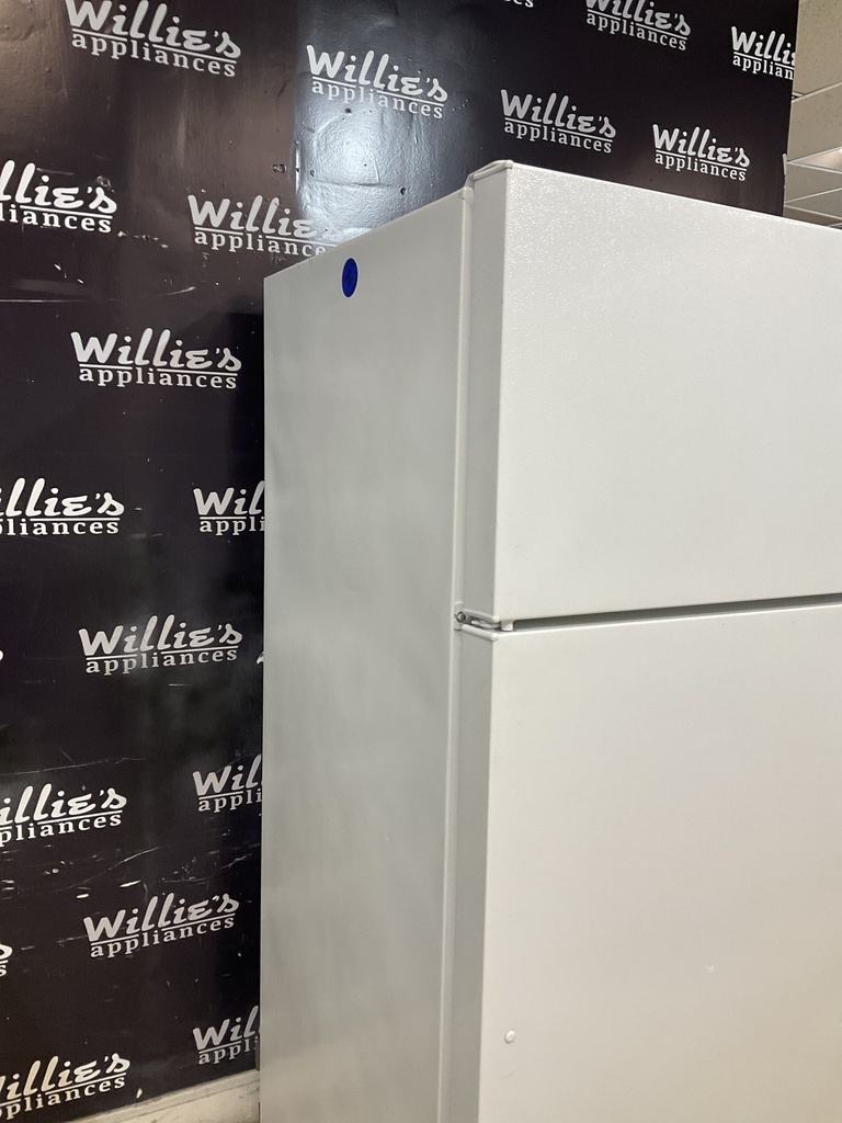 Ge Used Refrigerator Top and Bottom 28x64 1/2” (White) 