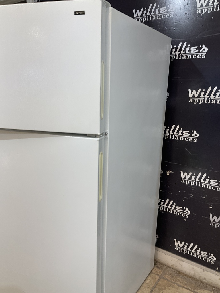 Hotpoint Used Refrigerator Top and Bottom 28x61 1/2” (White) 