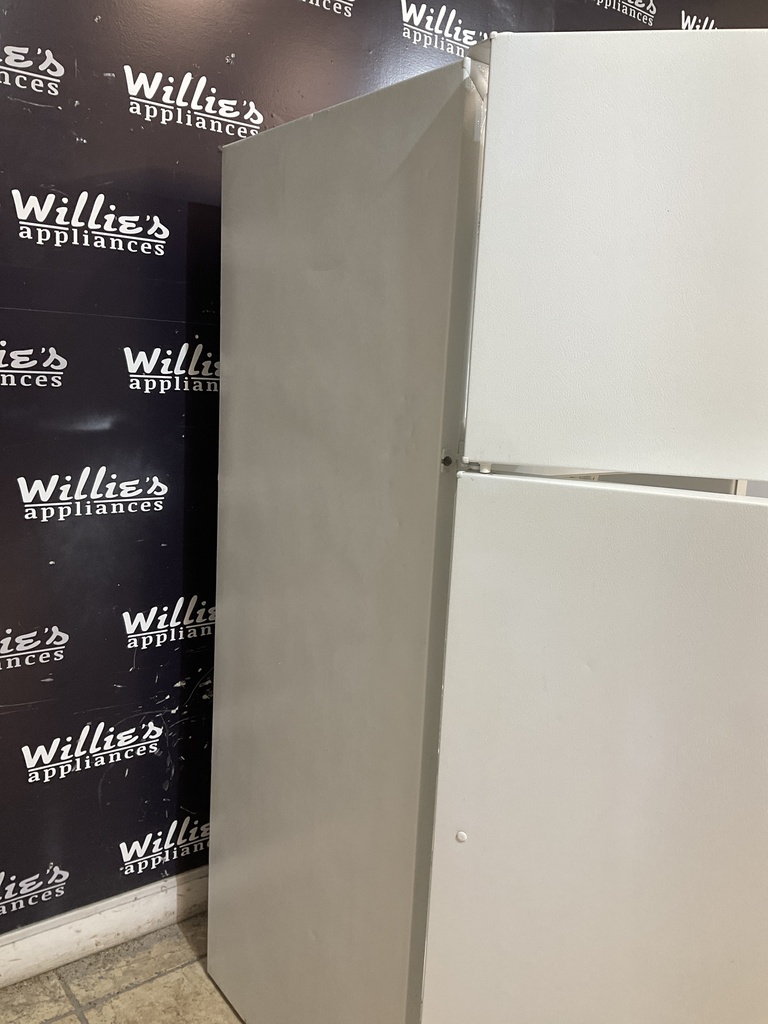 Ge Used Refrigerator Top and Bottom 28x65 1/2” (White) 