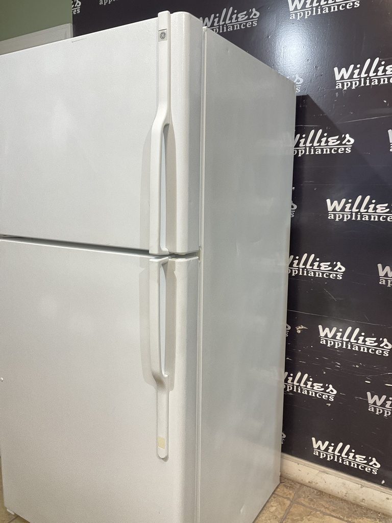 Ge Used Refrigerator Top and Bottom 33x67 (White)