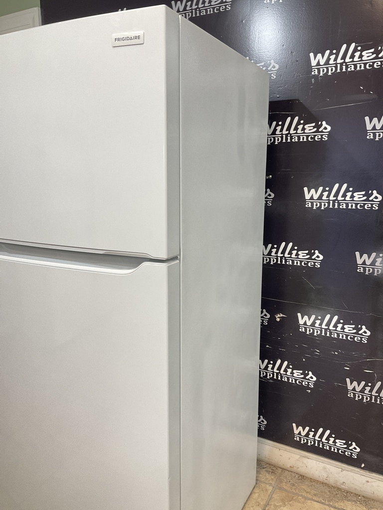 Frigidaire Used Refrigerator Top and Bottom 30x66 (White) 