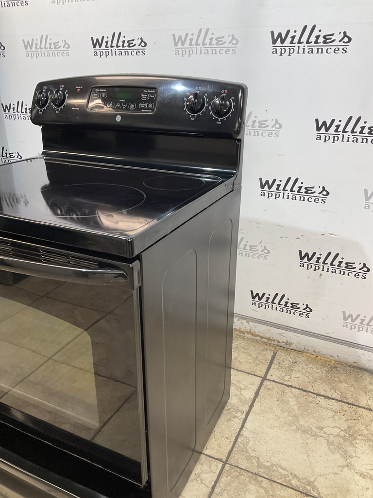 Ge Used Electric Stove 220volts (40/50 AMP) 30inches {no cord} (Black) 