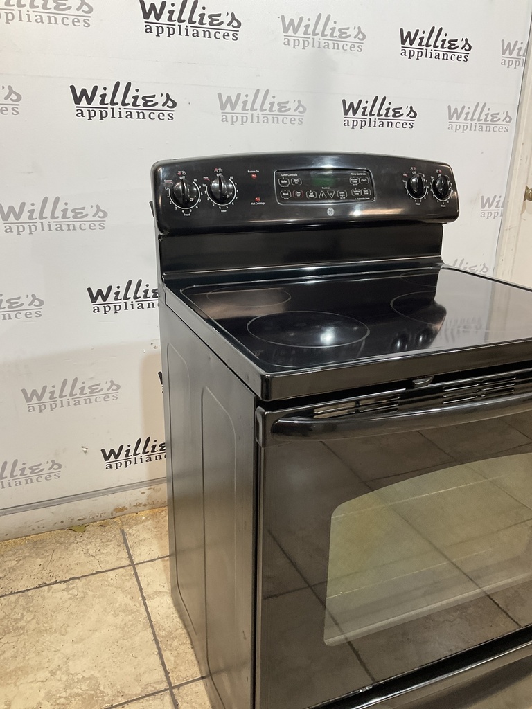 Ge Used Electric Stove 220volts (40/50 AMP) 30inches {no cord} (Black) 