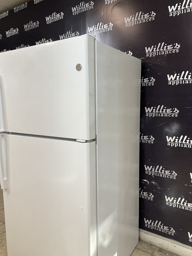 Ge Used Refrigerator Top and Bottom 33x65 1/2” (White) 