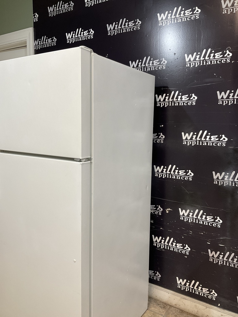 Hotpoint Used Refrigerator Top and Bottom 28x64 1/2” (White) 