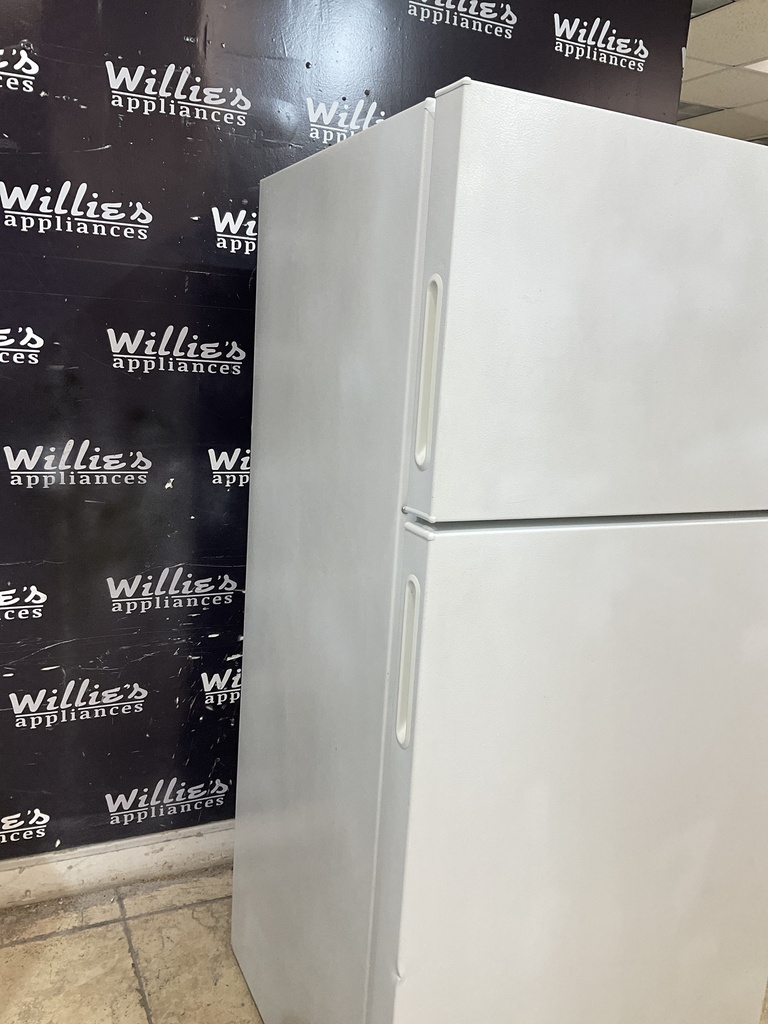 Hotpoint Used Refrigerator Top and Bottom 28x61 1/2” (White) 