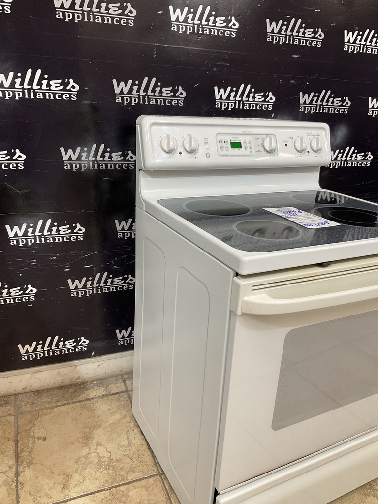 Ge Used Electric Stove 220volts (40/50 AMP) 30inches {no cord} (White) 