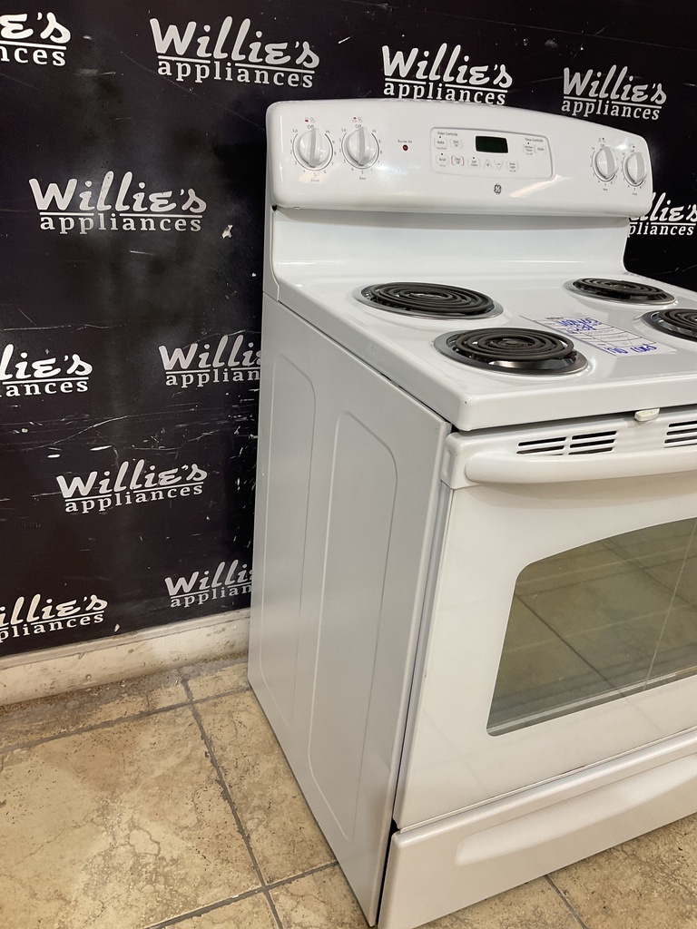 Ge Used Electric Stove 220volts (40/50 AMP) 30inches {no cord} (White) 