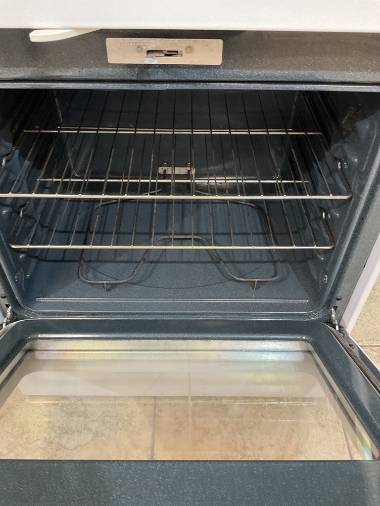 Ge Used Electric Stove 220volts (40/50 AMP) 30inches {no cord} (White) 