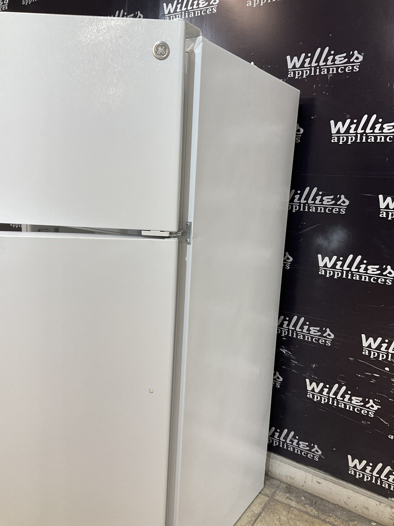 Ge Used Refrigerator Top and Bottom 28x64 1/2” (White) 
