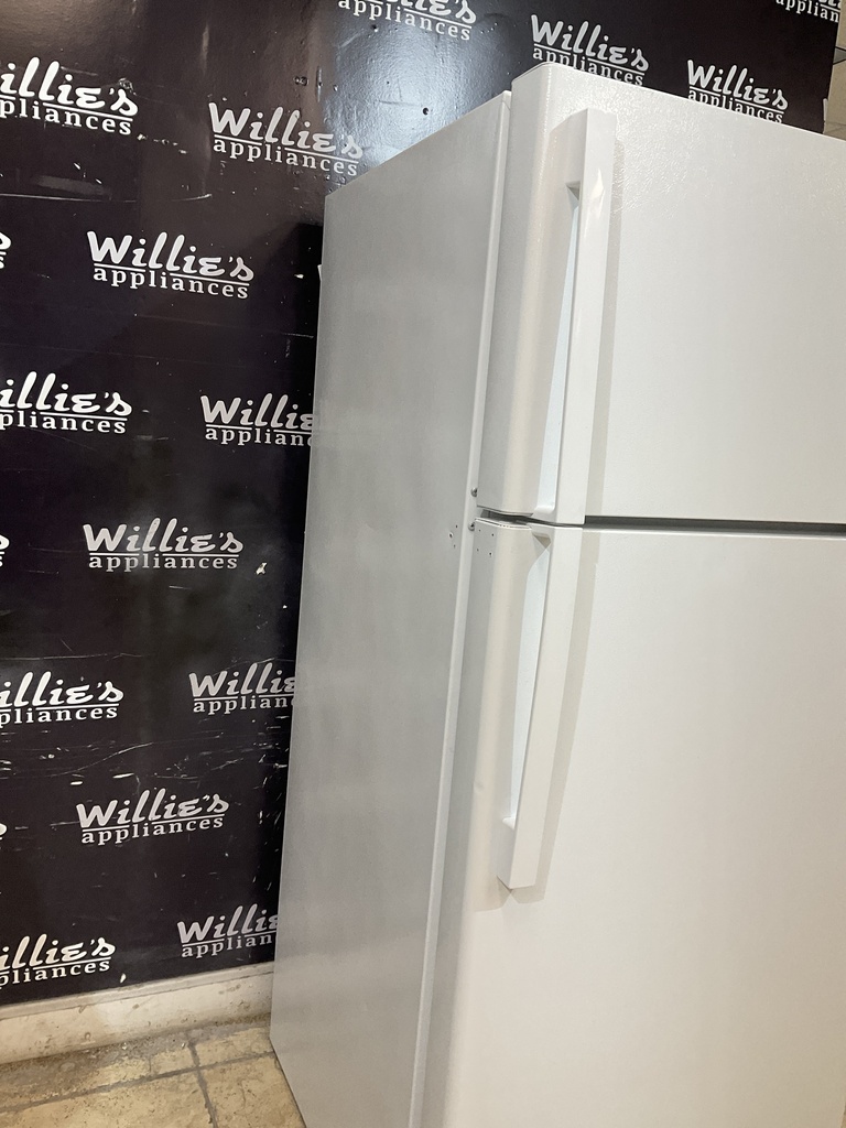 Ge Used Refrigerator Top and Bottom 28x64 1/2” (White) 