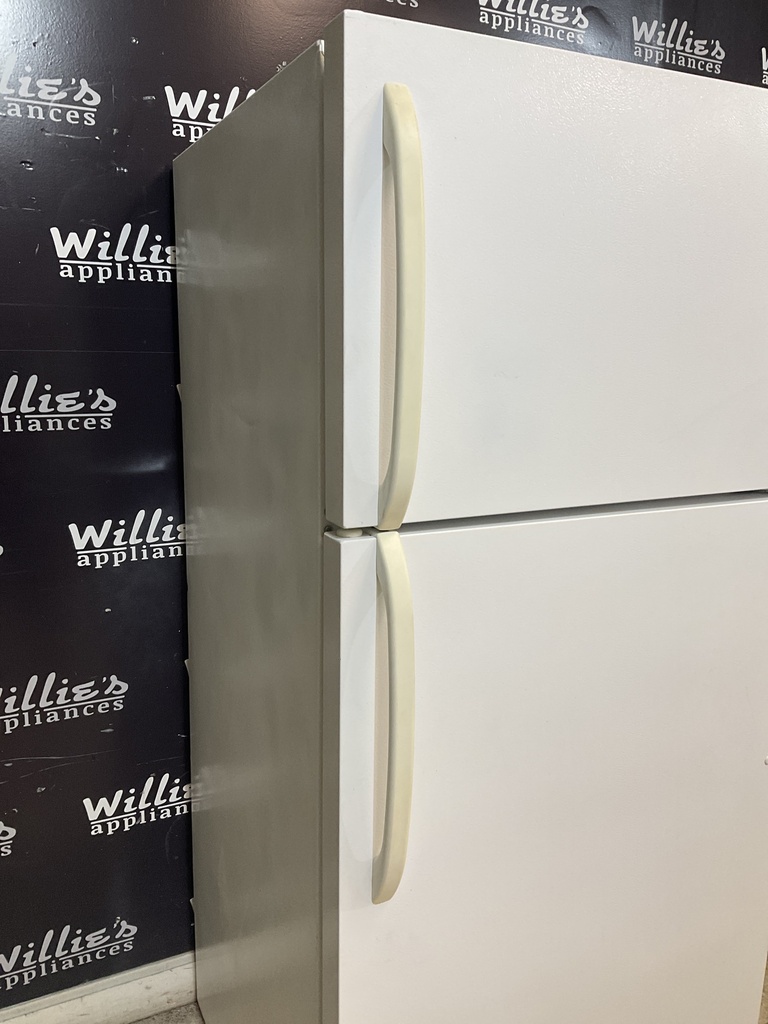 Frigidaire Used Refrigerator Top and Bottom 28 1/2” x 65”