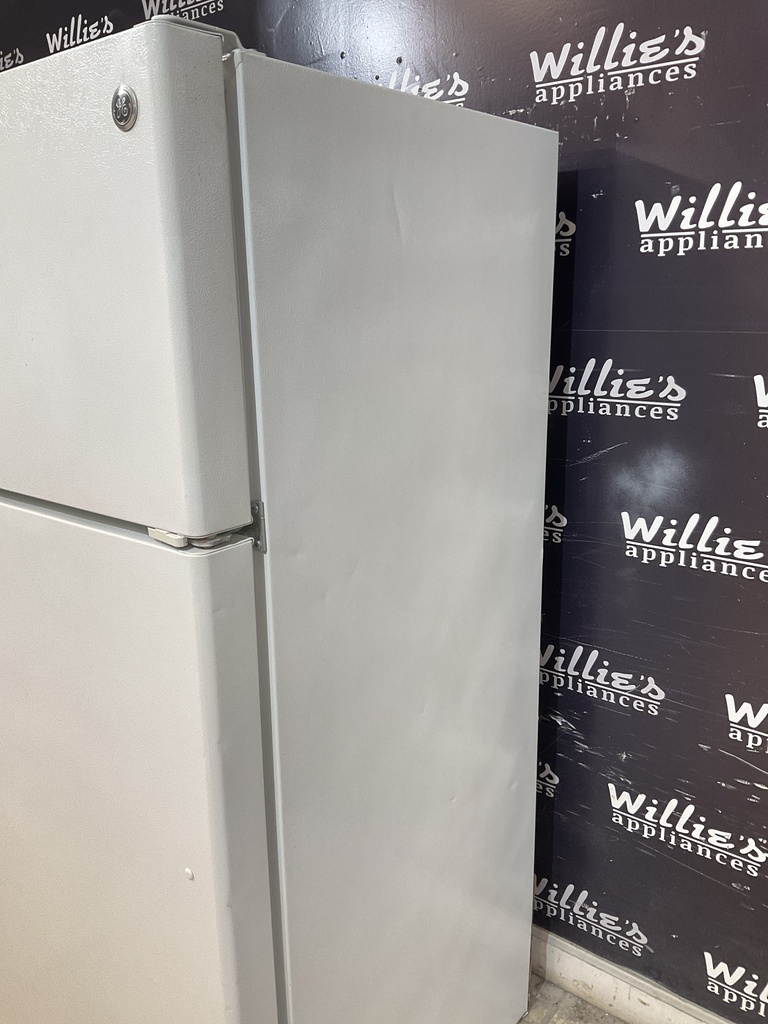 Ge Used Refrigerator Top and Bottom 28x64 (White) 