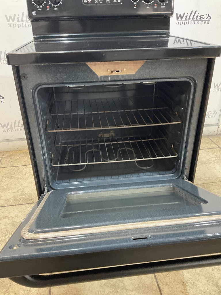 Ge Used Electric Stove 220volts (40/50 AMP) 30inches {no cord} (Black) 