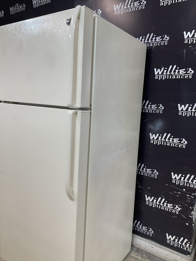 Ge Used Refrigerator Top and Bottom 28x67 (Bisque) 