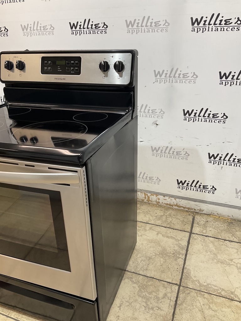 Frigidaire Used Electric Stove 220volts (40/50 AMP) 30inches {no cord} (Stainless steel)