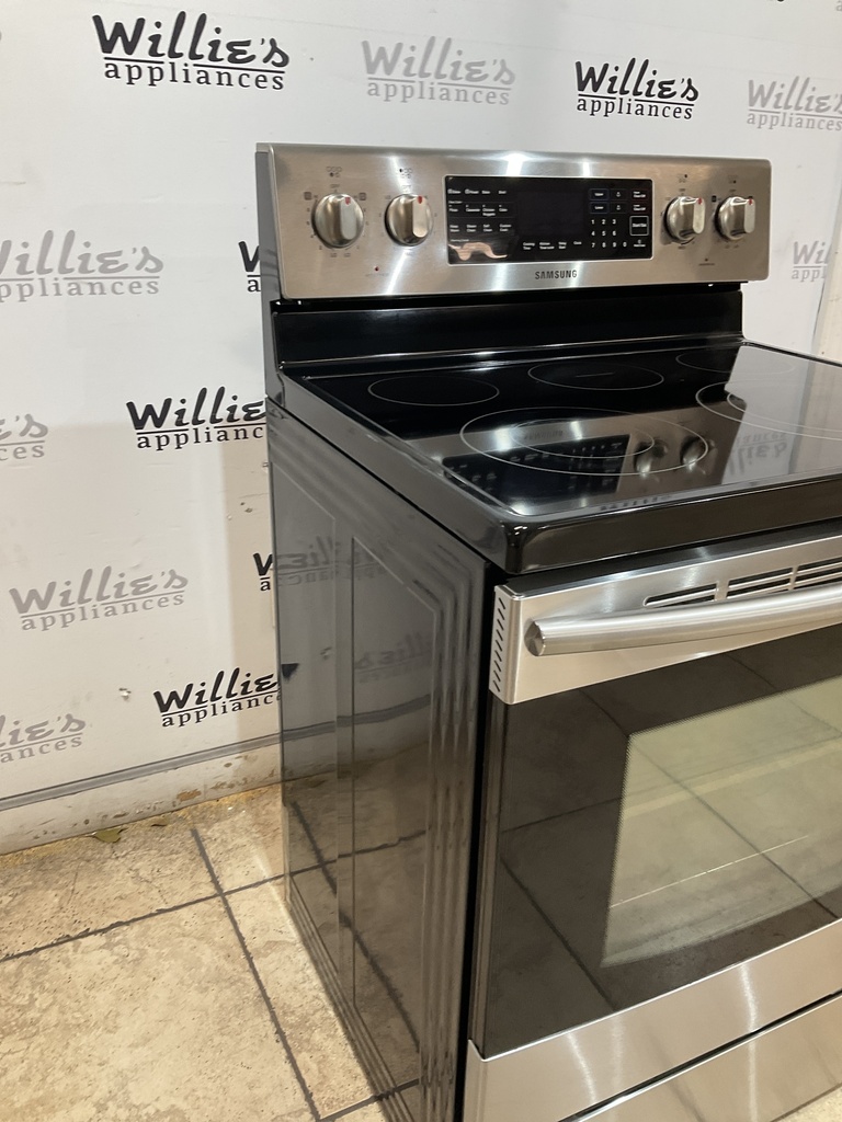 Samsung Used Electric Stove 220volts (40/50 AMP) 30inches {no cord} (Stainless steel) 