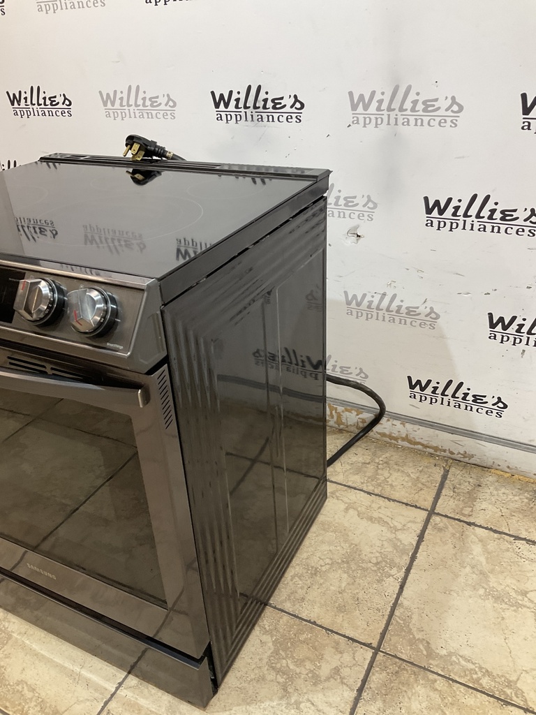 Samsung Used Electric Stove 220volts (40/50 AMP) 30inches {4 prong} (Stainless steel) 