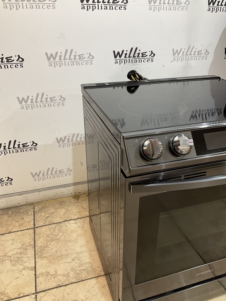 Samsung Used Electric Stove 220volts (40/50 AMP) 30inches {4 prong} (Stainless steel) 