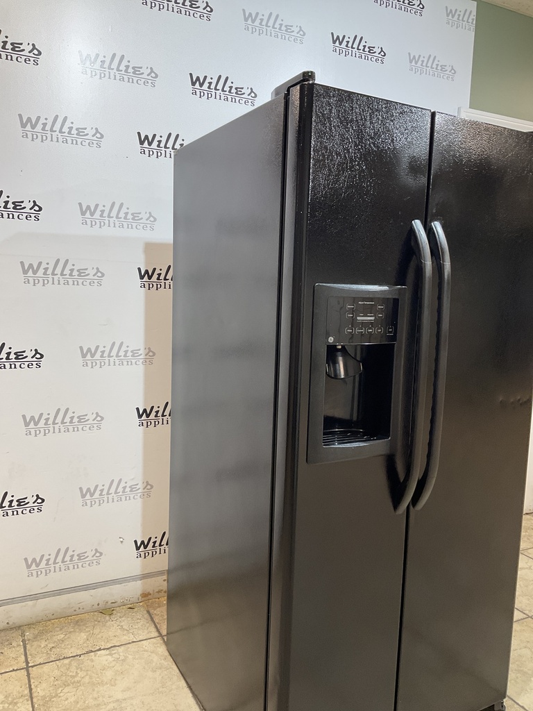 Ge Used Refrigerator Side by Side 32x67 (Black) 