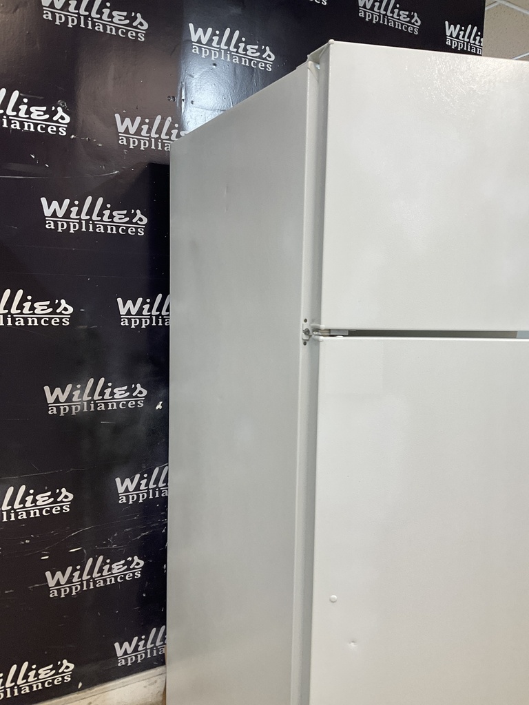 Ge Used Refrigerator Top and Bottom 28x67 1/2” (White) 