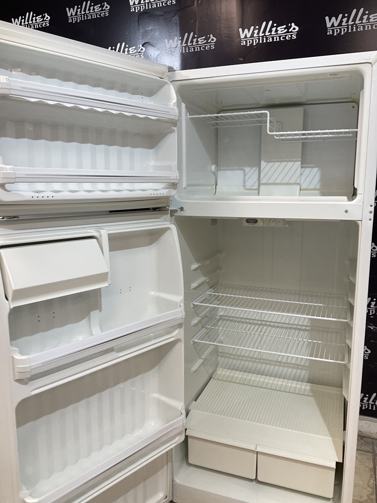 Ge Used Refrigerator Top and Bottom 28x67 1/2” (White) 