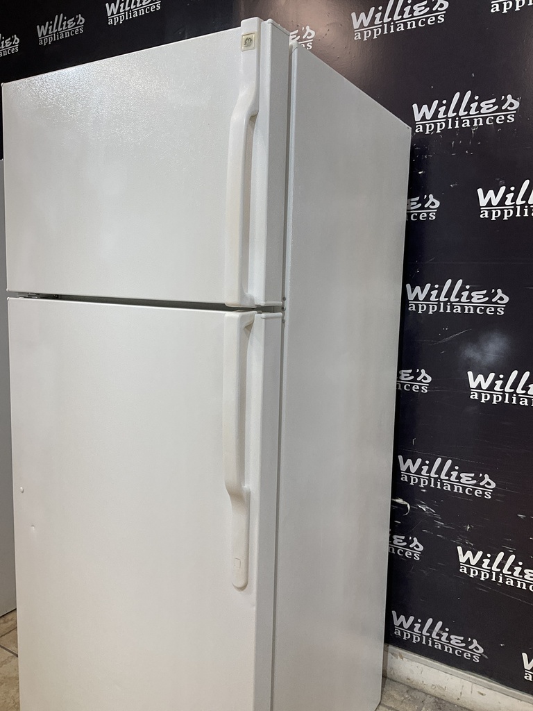 Ge Used Refrigerator Top and Bottom 28x67 1/2” (White) 