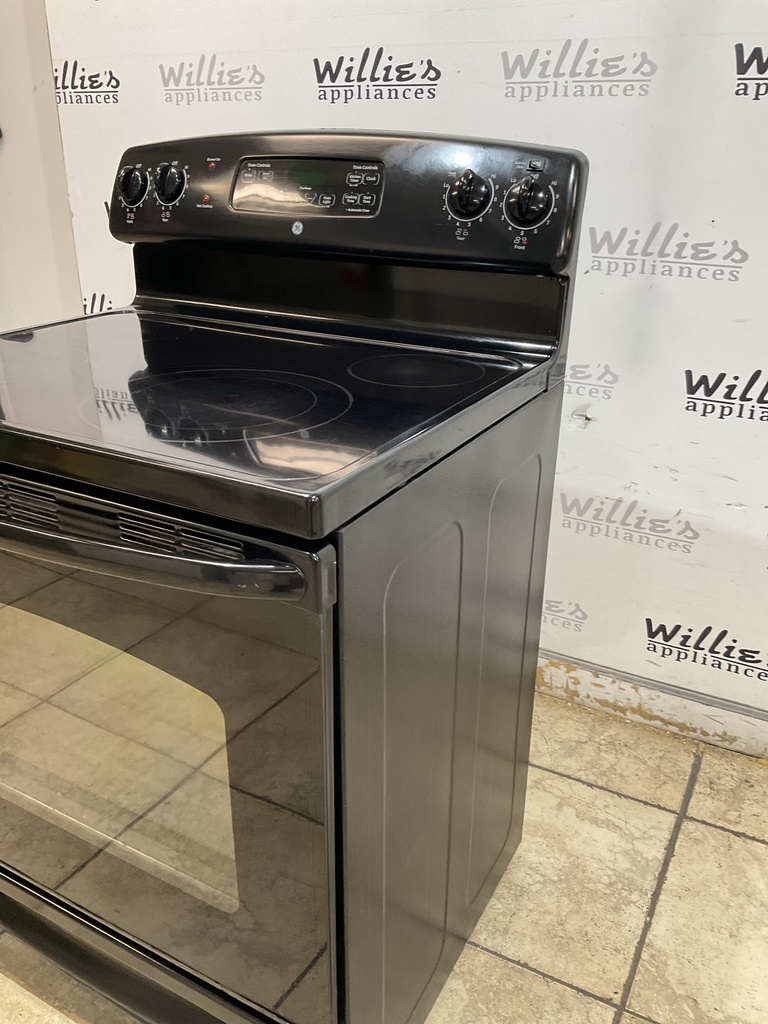 Ge Used Electric Stove 220volts (40/50 AMP) 30inches {no cord}  (Black) 