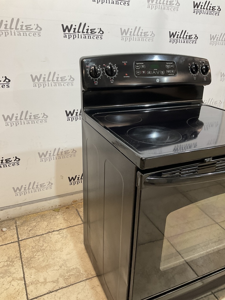 Ge Used Electric Stove 220volts (40/50 AMP) 30inches {no cord}  (Black) 