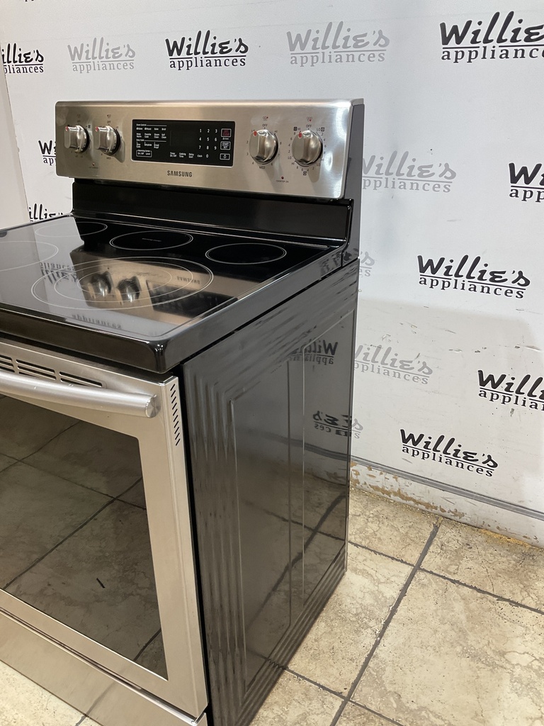 Samsung Used Electric Stove 220volts (40/50 AMP) 30inches {no cord} (Stainless steel)