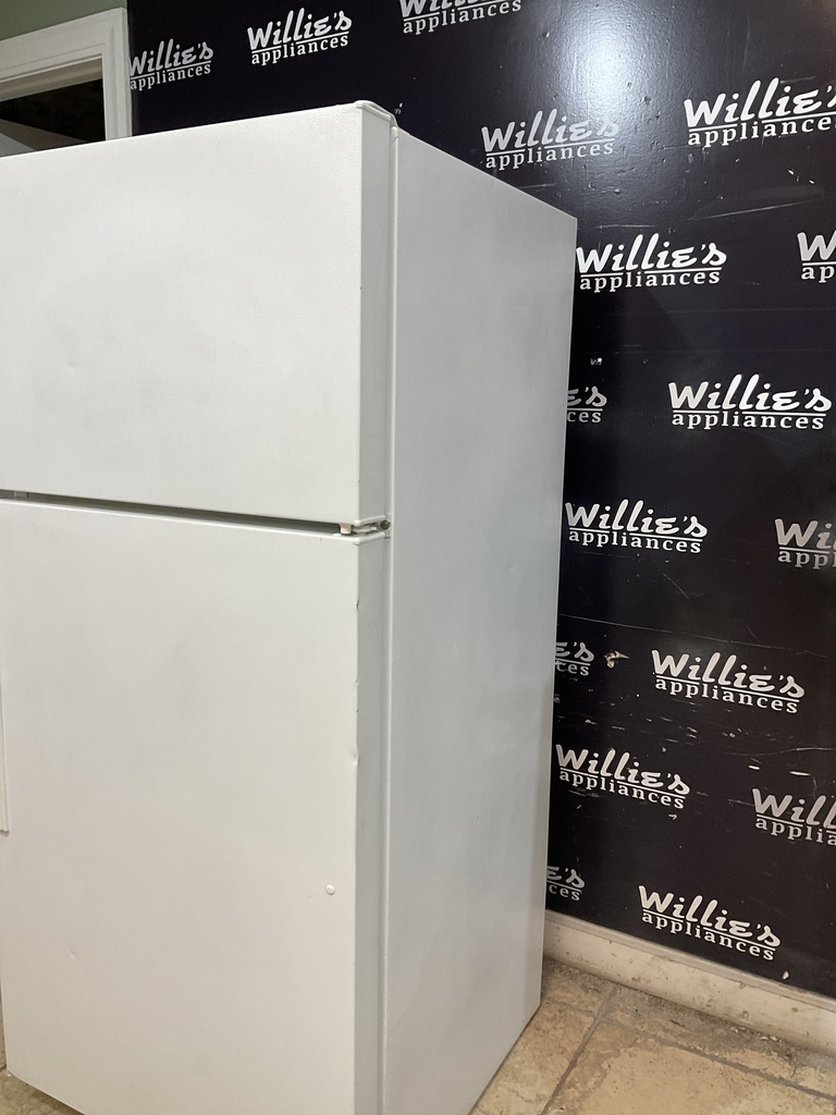 Hotpoint Used Refrigerator Top and Bottom 28x61 1/2” (White) 