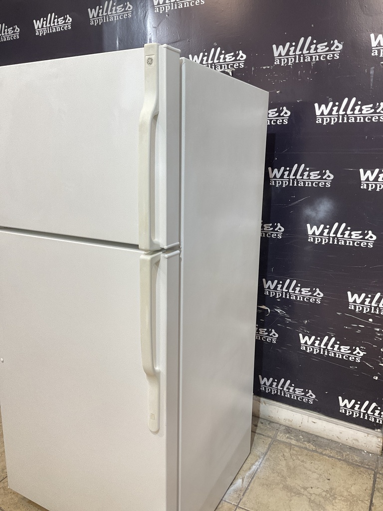 Ge Used Refrigerator Top and Bottom 28x61 1/2” (White) 