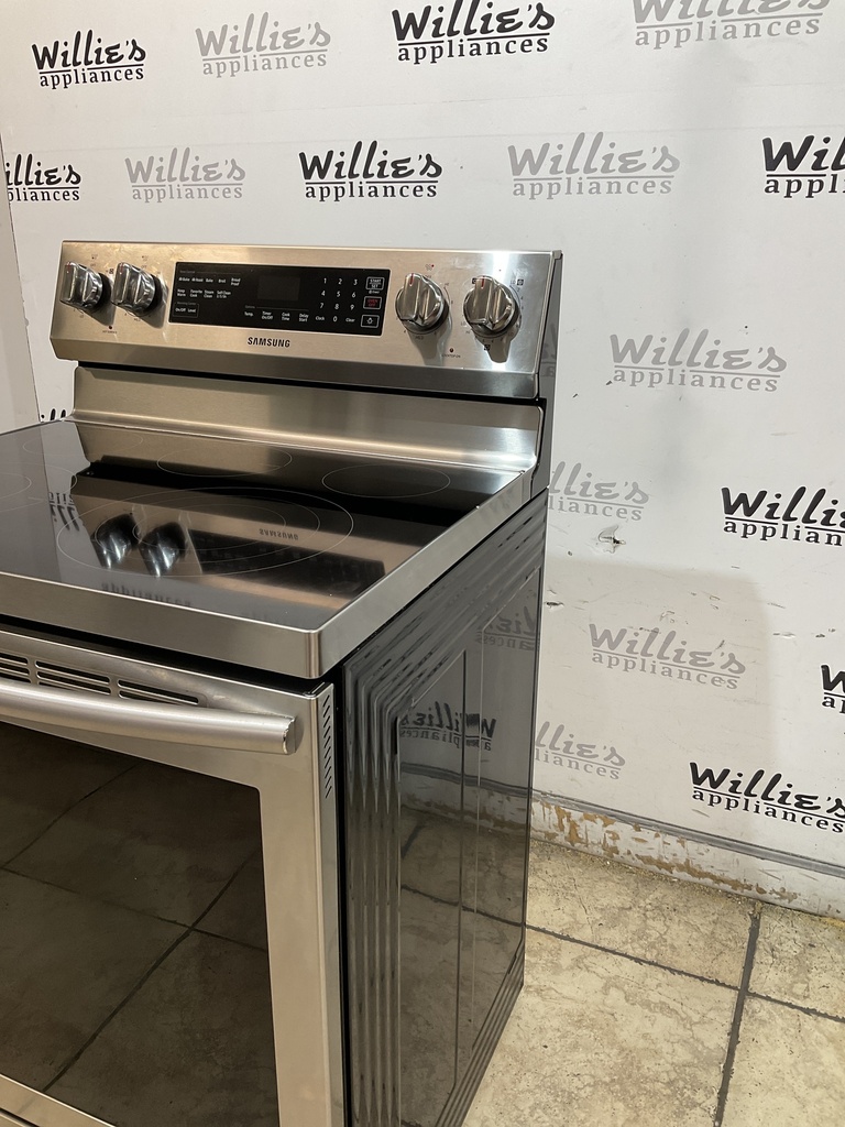 Samsung Used Electric Stove 220volts (40/50 AMP) 30inches {no cord} (Stainless steel) 
