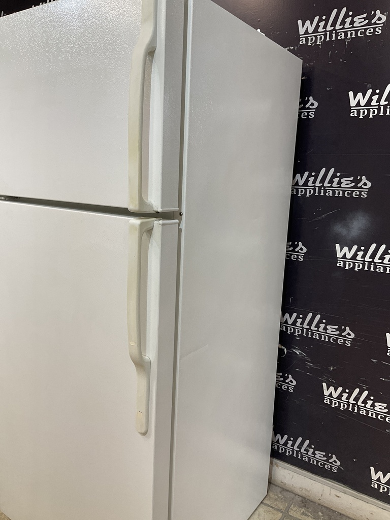 Ge Used Refrigerator Top and Bottom 28x64 1/2” (White) 