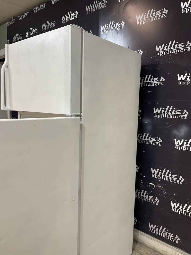 Ge Used Refrigerator Top and Bottom 28x67 (White) 