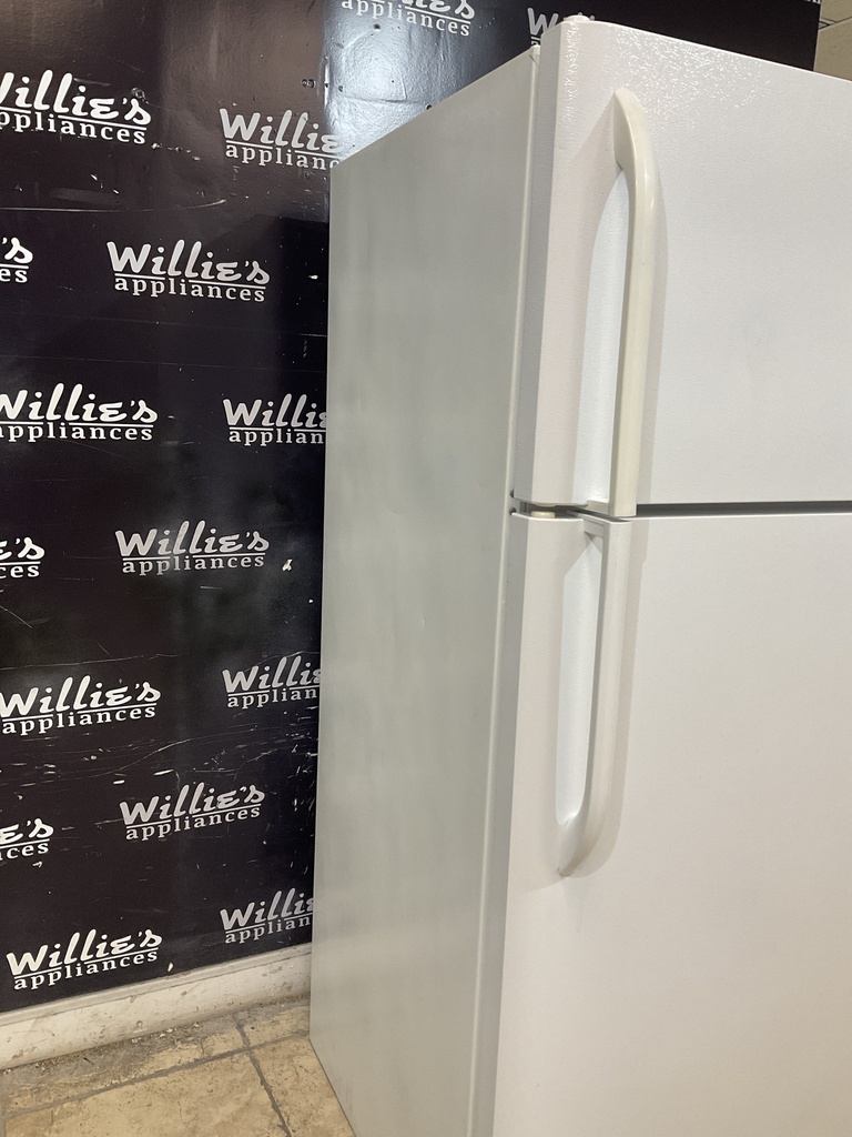 Frigidaire Used Refrigerator Top and Bottom 30x66 (White) 