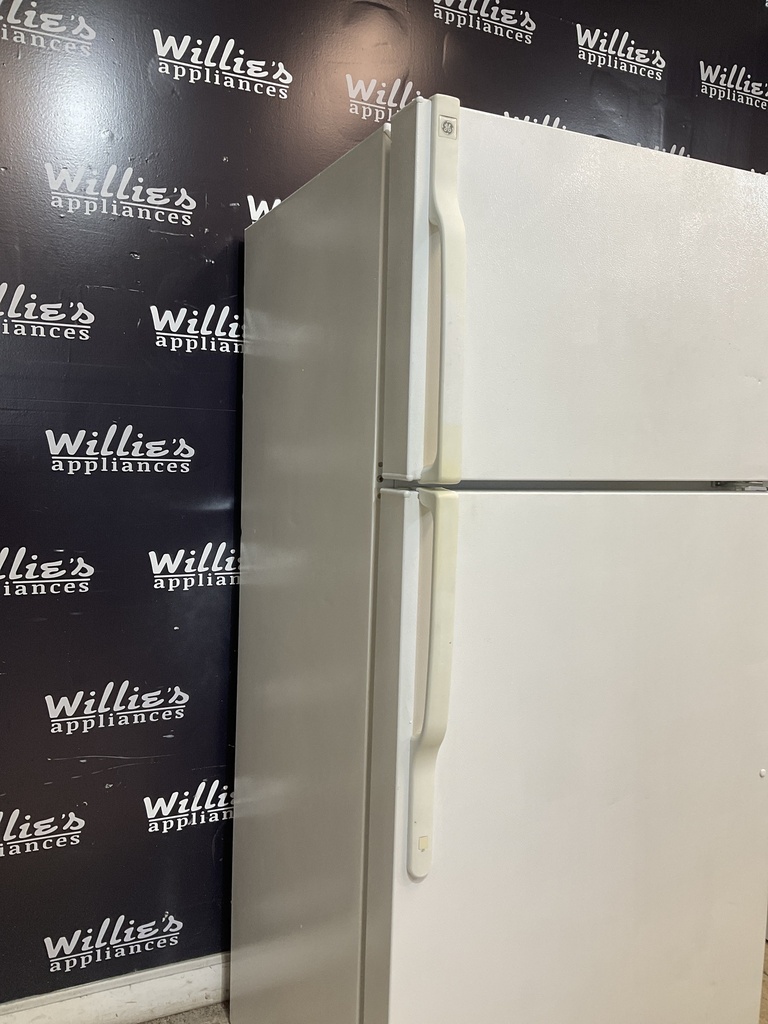 Ge Used Refrigerator Top and Bottom 28x67 (White) 