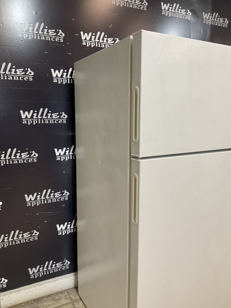 Hotpoint Used Refrigerator Top and Bottom 28x61 1/2” (White) 