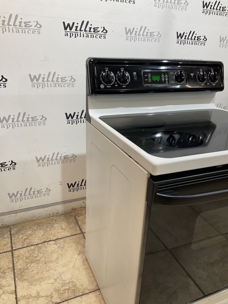 Ge Used Electric Stove 220volts (40/50 AMP) 30inches {no cord} (white/Black) 