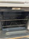 Ge Used Electric Stove 220volts (40/50 AMP) 30inches {no cord} (white/Black) 