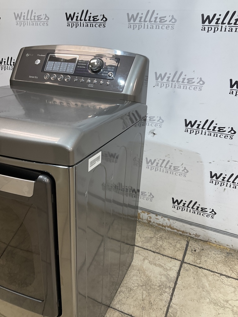 Lg Used Electric Dryer 220volts (30 AMP) 27inches {4 prong} (Grey) 