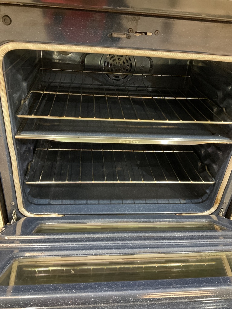 Samsung Used Electric Stove 220volts (40/50 AMP) 30inches {no cord} (Black Stainless) 