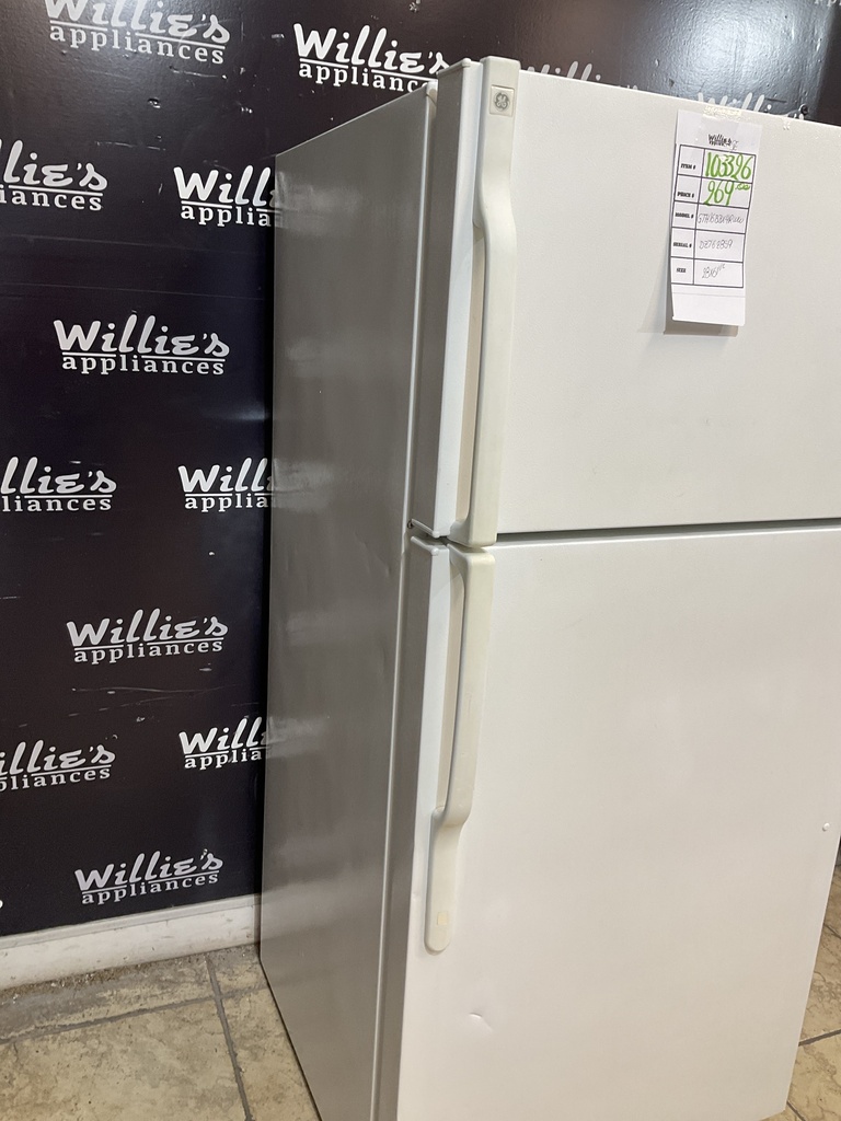 Ge Used Refrigerator Top and Bottom 28x61 1/2” (White) 