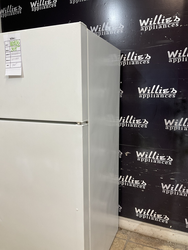 Ge Used Refrigerator Top and Bottom 28x61 1/2” (White) 