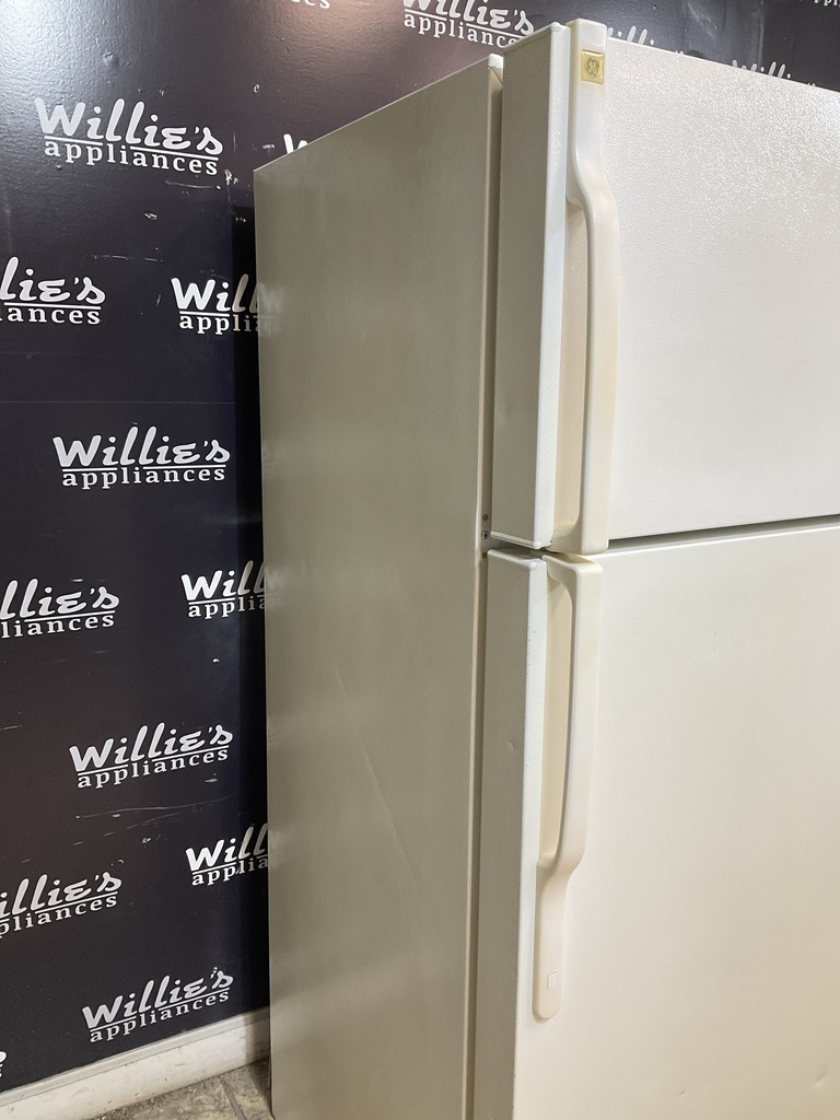 Ge Used Refrigerator Top and Bottom 28x67 1/2” (White) 