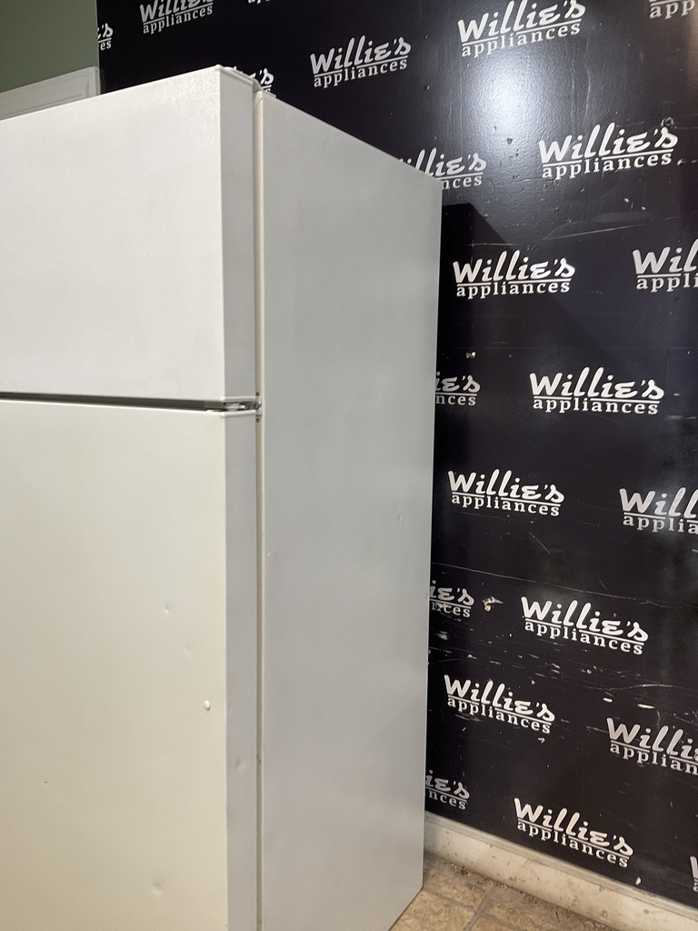 Ge Used Refrigerator Top and Bottom 28x67 1/2” (White) 